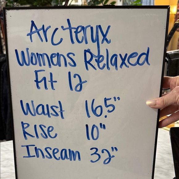 Arc'teryx Olive Green Light Weight Relaxed Fit Full Length Hiking Outdoor Pant - Picture 2 of 9